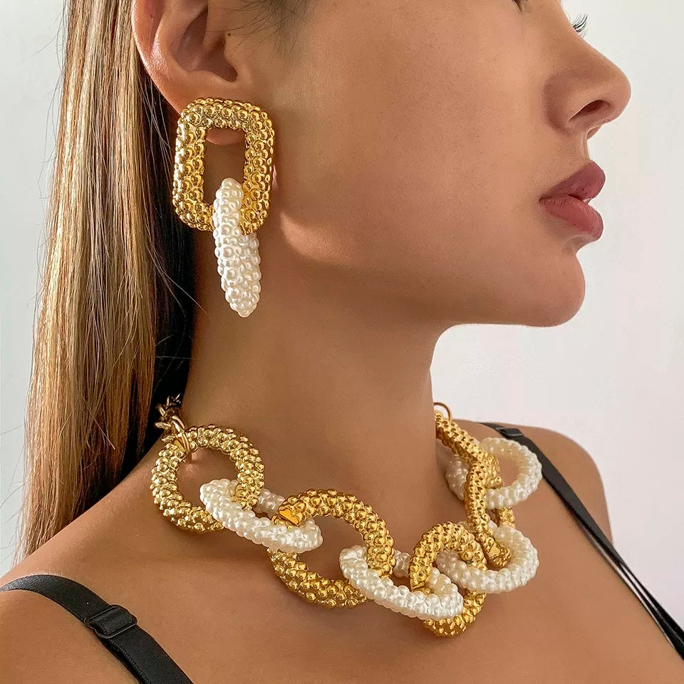 La Pearla Necklace Set