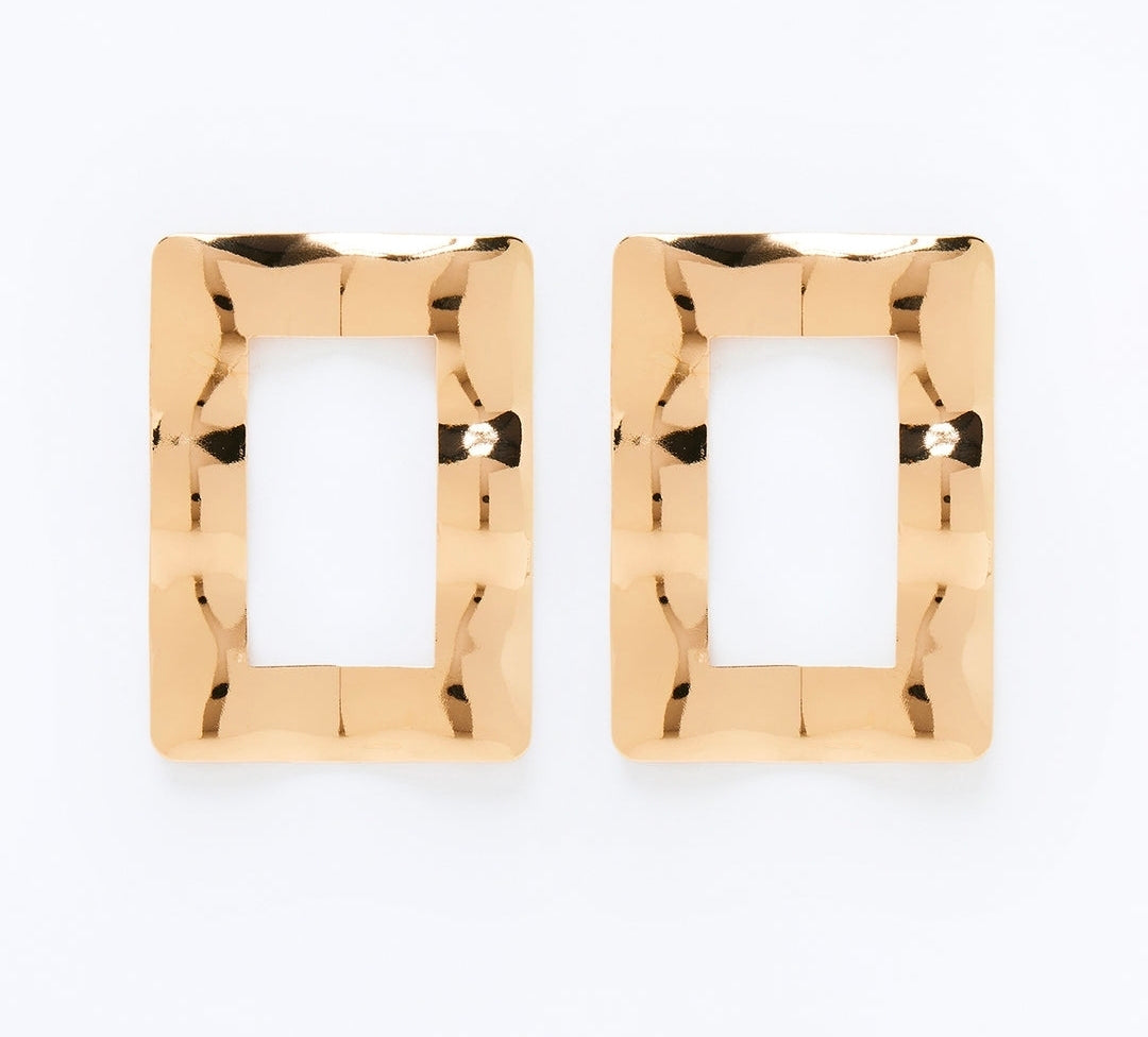 Kyneirah Oversized Stud Earrings