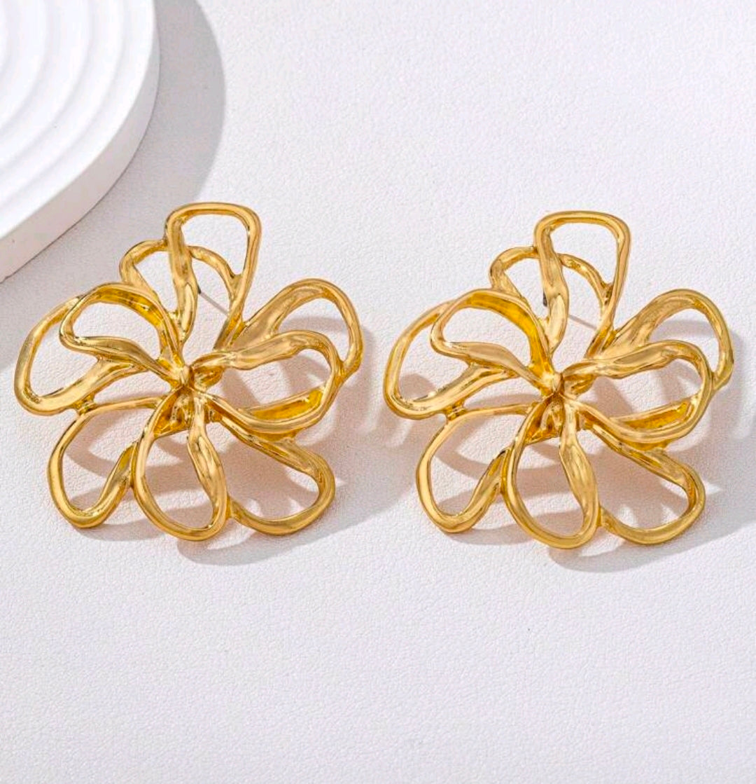 Avleena Flower Stud Earrings