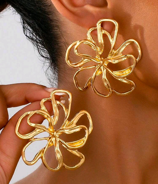 Avleena Flower Stud Earrings